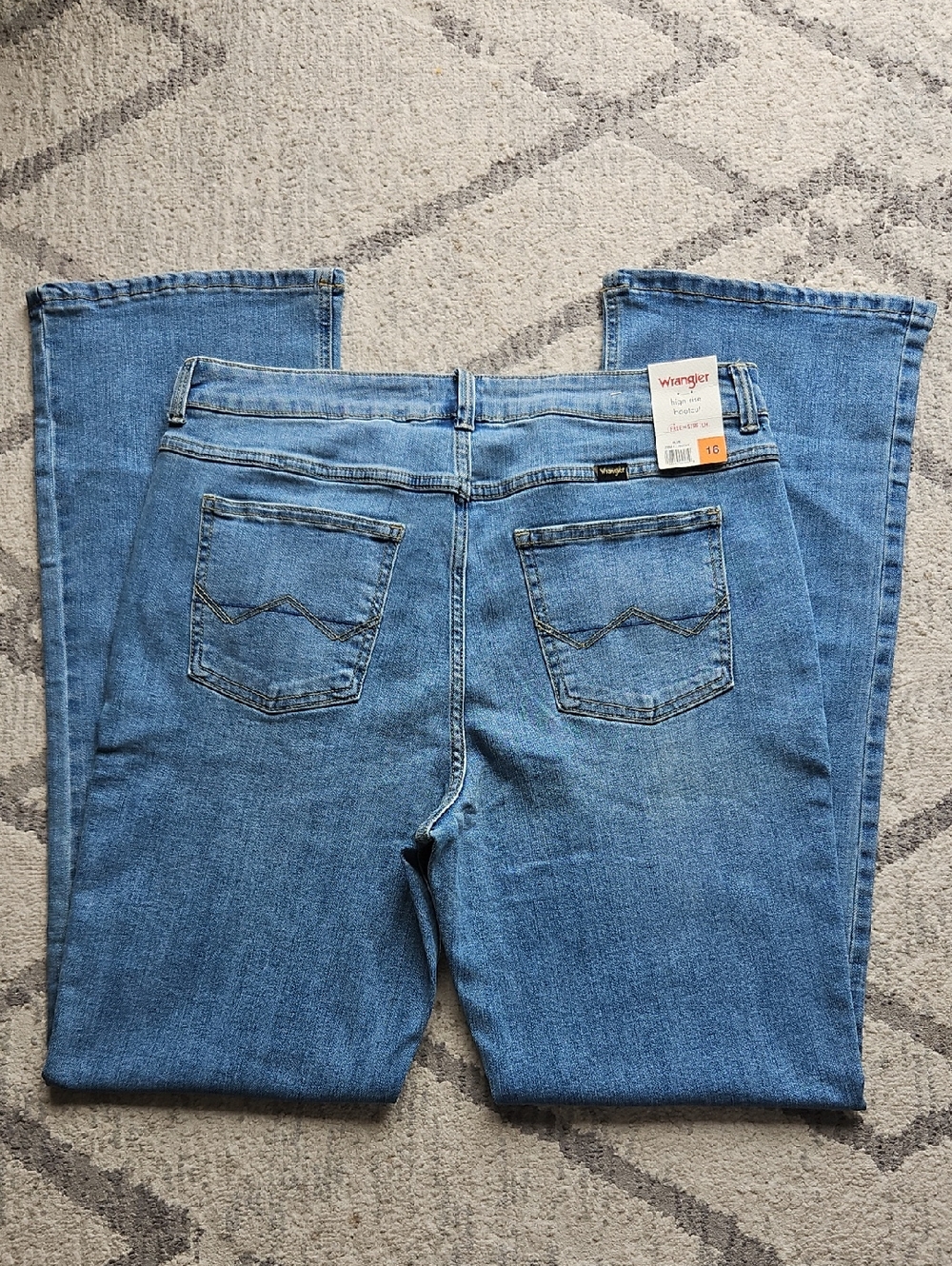 NEW! Wrangler Blue Wash High Rise Bootcut Jeans Multiple Sizes - Picture 13 of 16